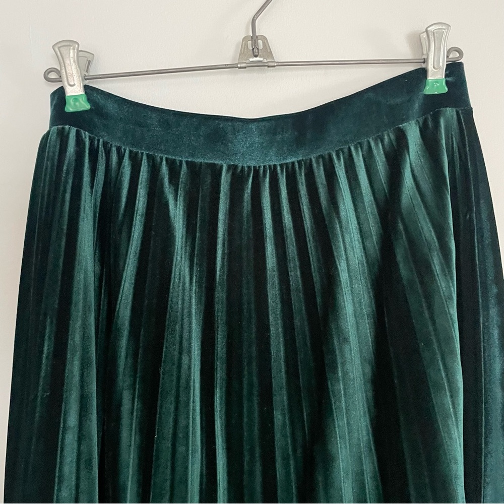 ASOS Emerald Green Velvet Pleated Midi Skirt - Picture 3 of 5